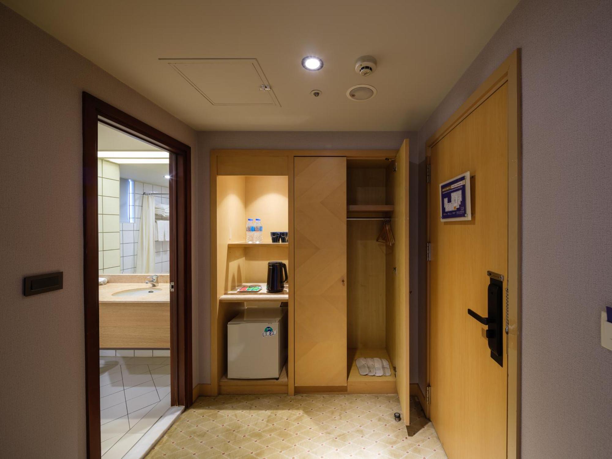 Rich & Free Hotel - Fuzhong 富逸旅趣-板橋府中館 Taipei Extérieur photo