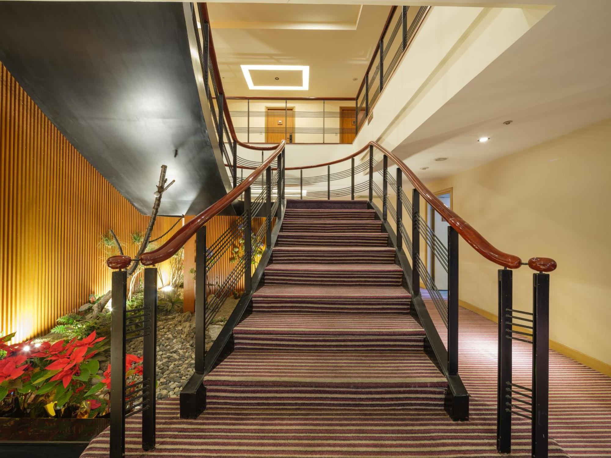 Rich & Free Hotel - Fuzhong 富逸旅趣-板橋府中館 Taipei Extérieur photo
