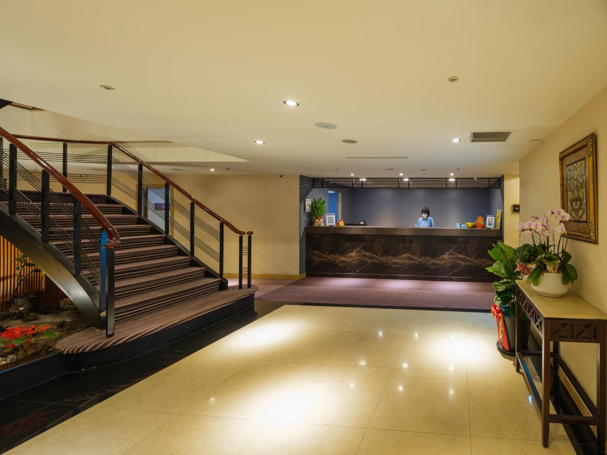 Rich & Free Hotel - Fuzhong 富逸旅趣-板橋府中館 Taipei Extérieur photo