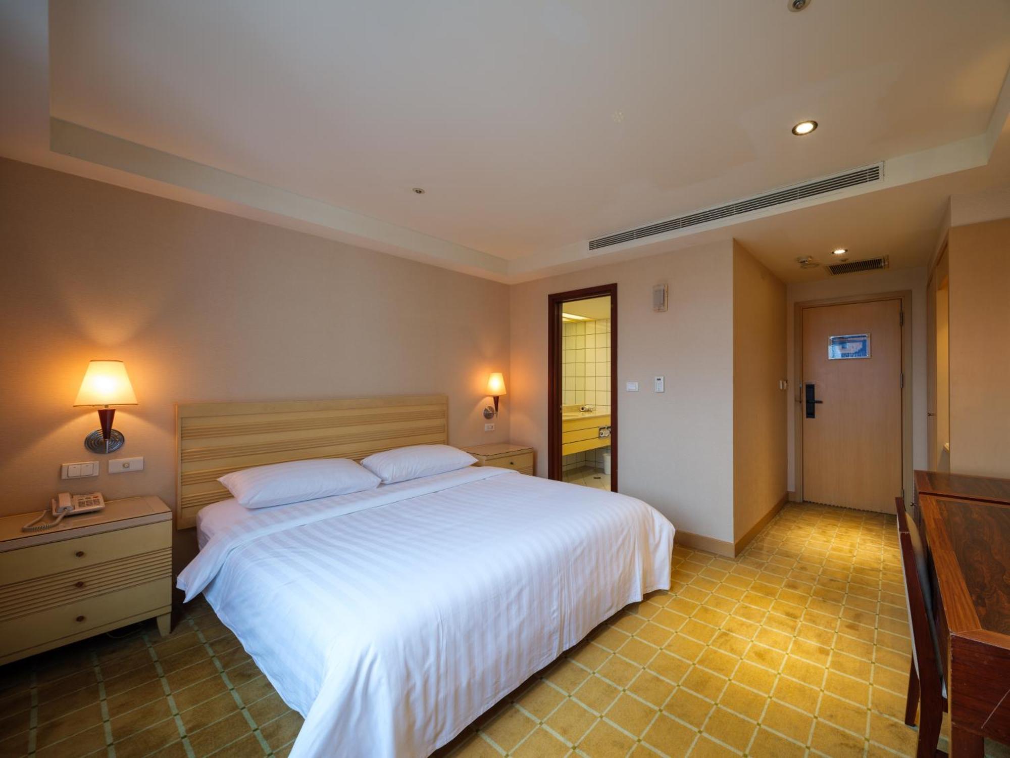 Rich & Free Hotel - Fuzhong 富逸旅趣-板橋府中館 Taipei Extérieur photo