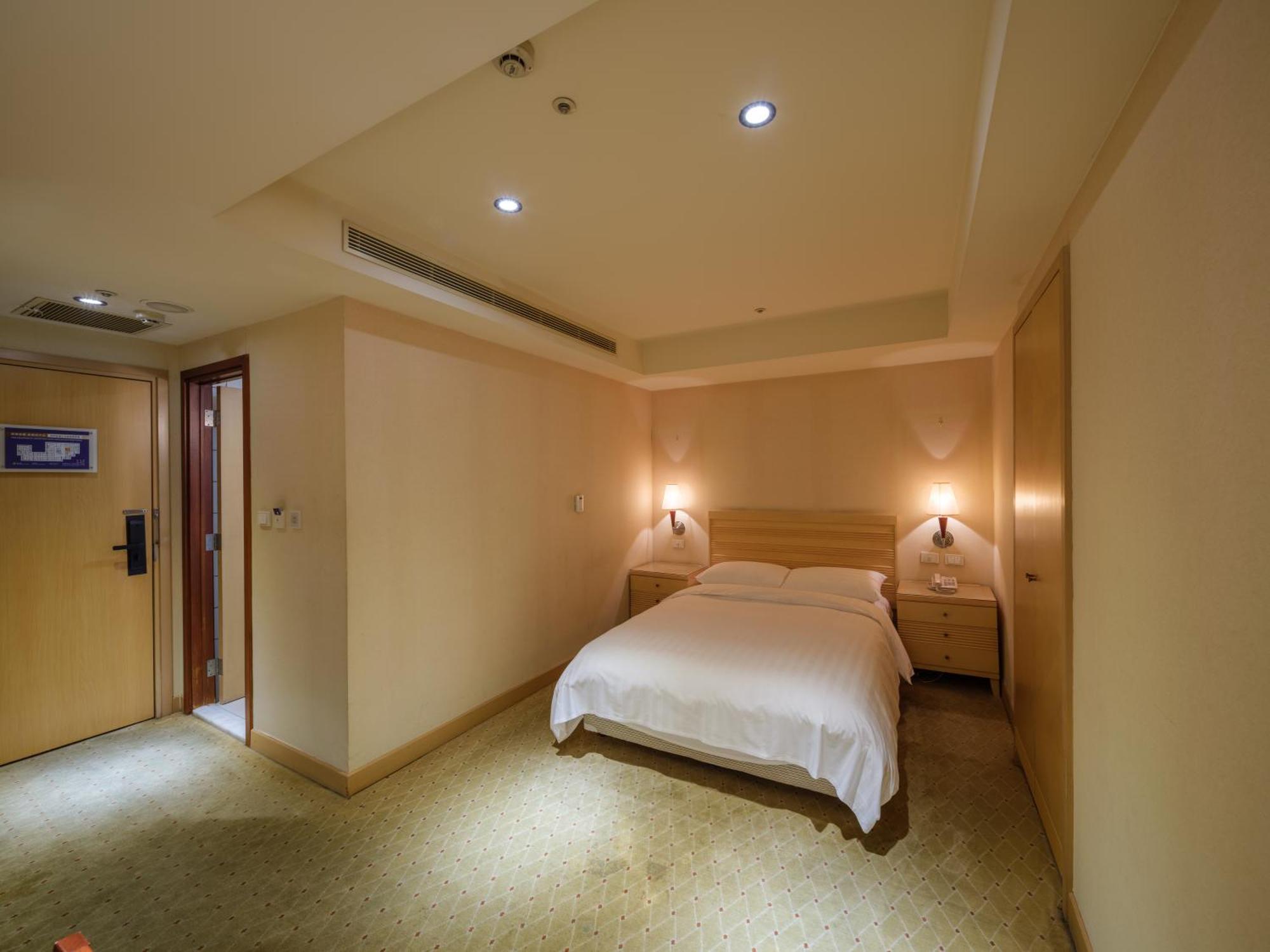 Rich & Free Hotel - Fuzhong 富逸旅趣-板橋府中館 Taipei Extérieur photo