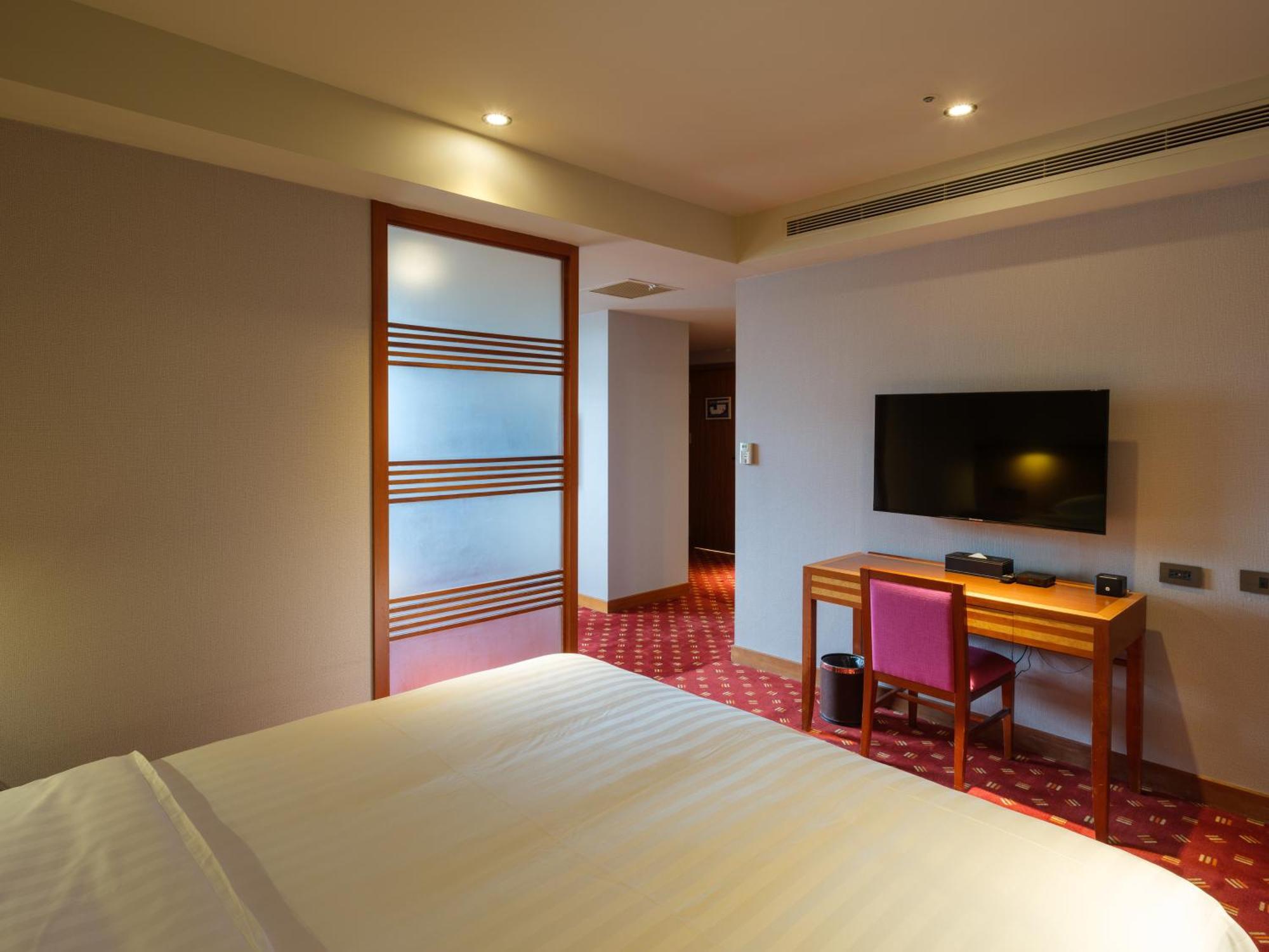 Rich & Free Hotel - Fuzhong 富逸旅趣-板橋府中館 Taipei Extérieur photo