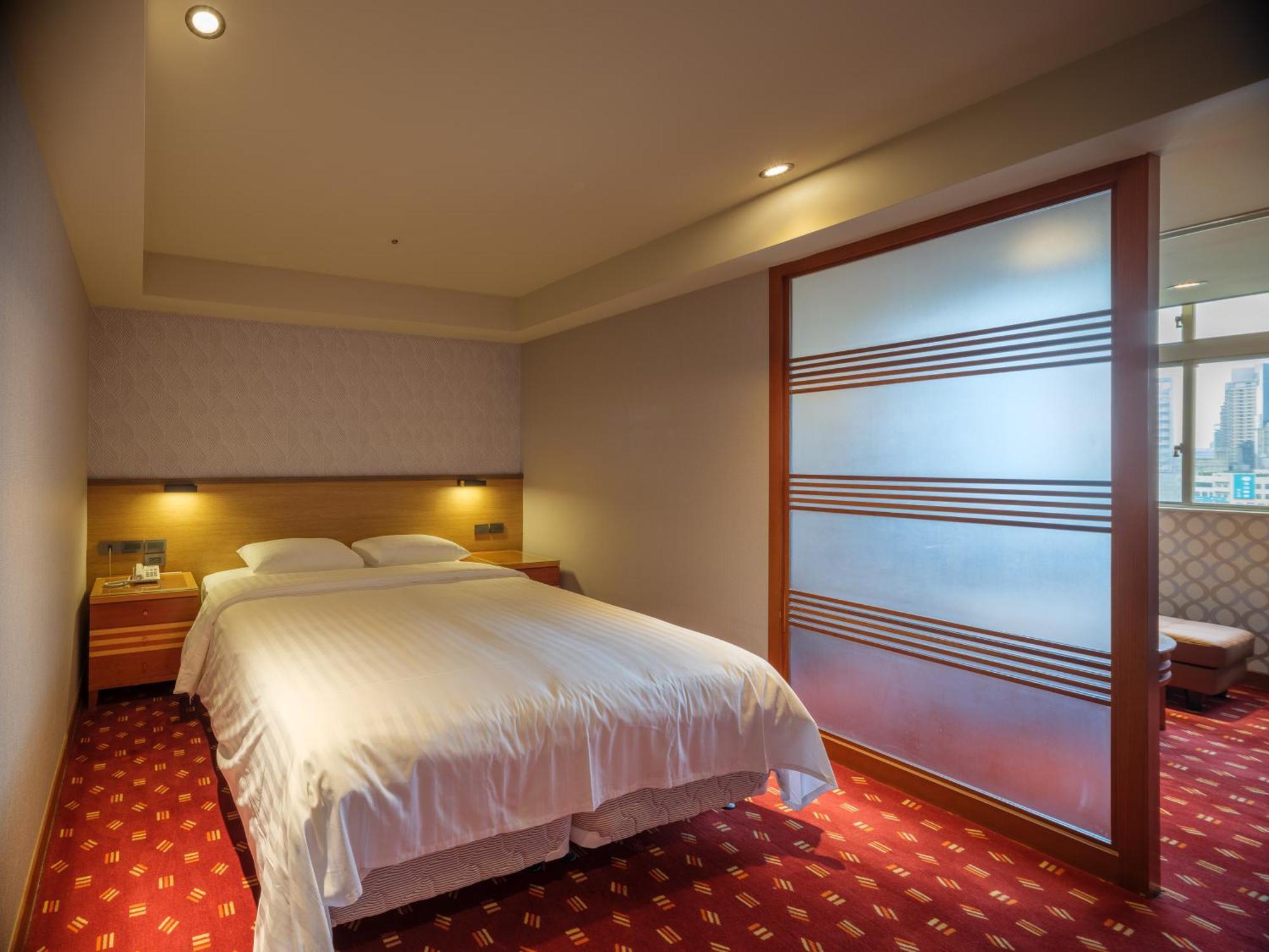 Rich & Free Hotel - Fuzhong 富逸旅趣-板橋府中館 Taipei Extérieur photo